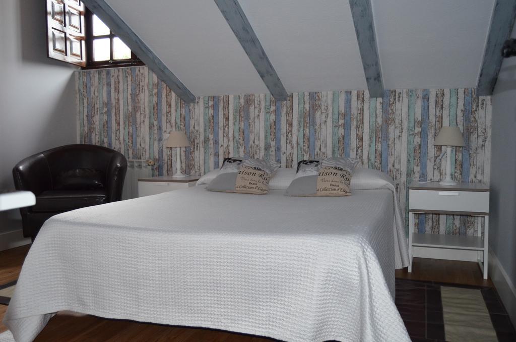 Posada Real La Montanesa Corrales De Buelna ภายนอก รูปภาพ