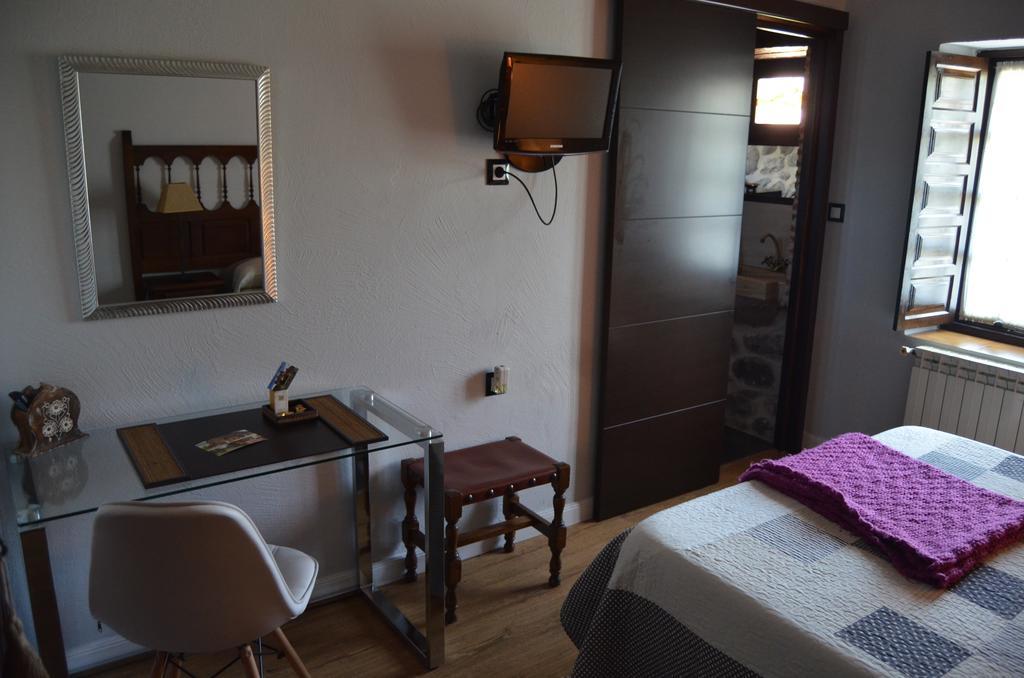Posada Real La Montanesa Corrales De Buelna ภายนอก รูปภาพ