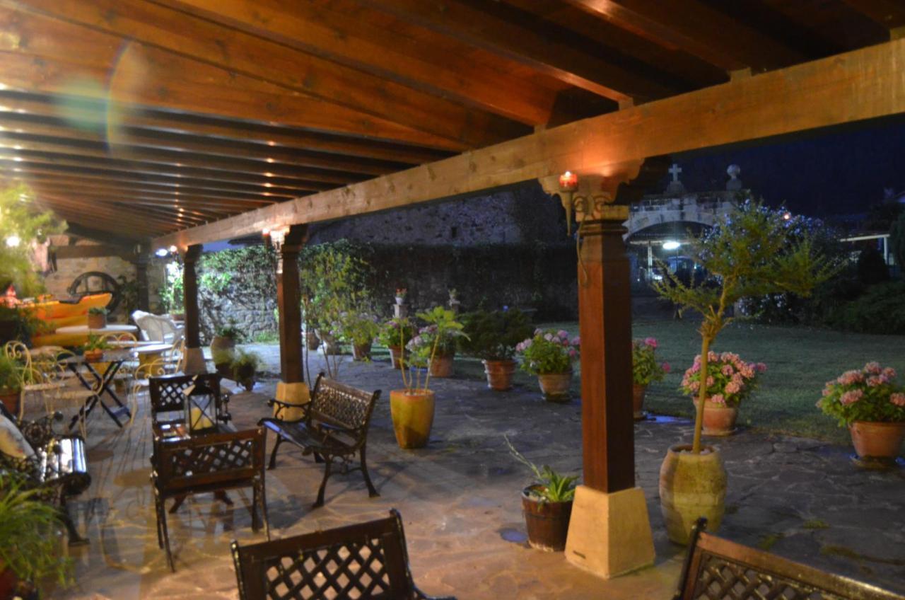 Posada Real La Montanesa Corrales De Buelna ภายนอก รูปภาพ